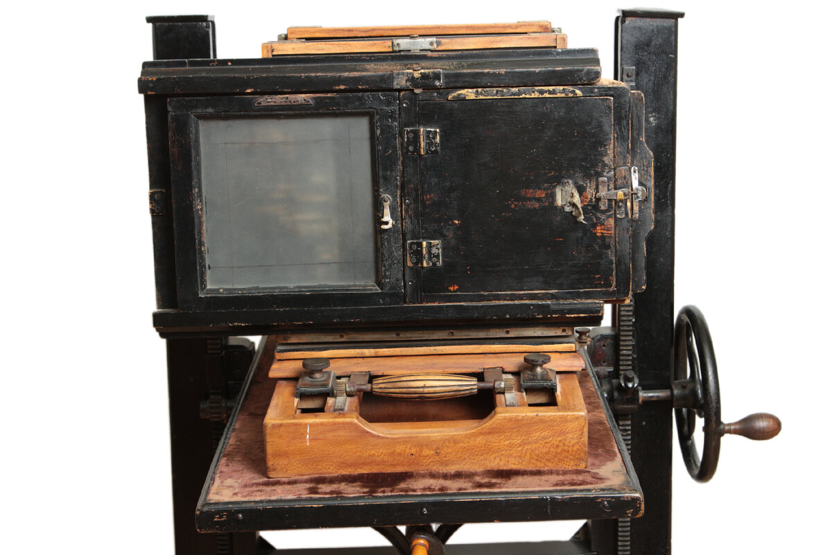 Матовое стекло для наводки на резкость. 