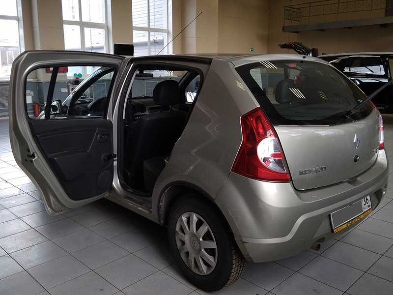 Renault Sandero перед тонированием