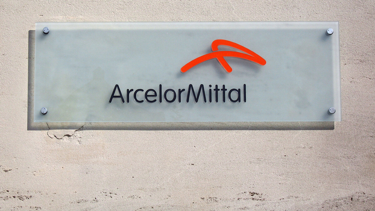    Вывеска на штаб-квартире металлургической компании Arcelor-Mittal© РИА Новости . РИА Новости