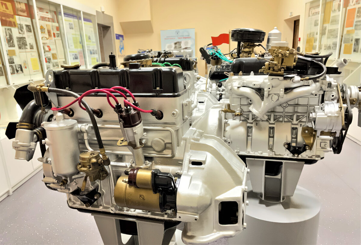 двигатели в музее ЗМЗ
