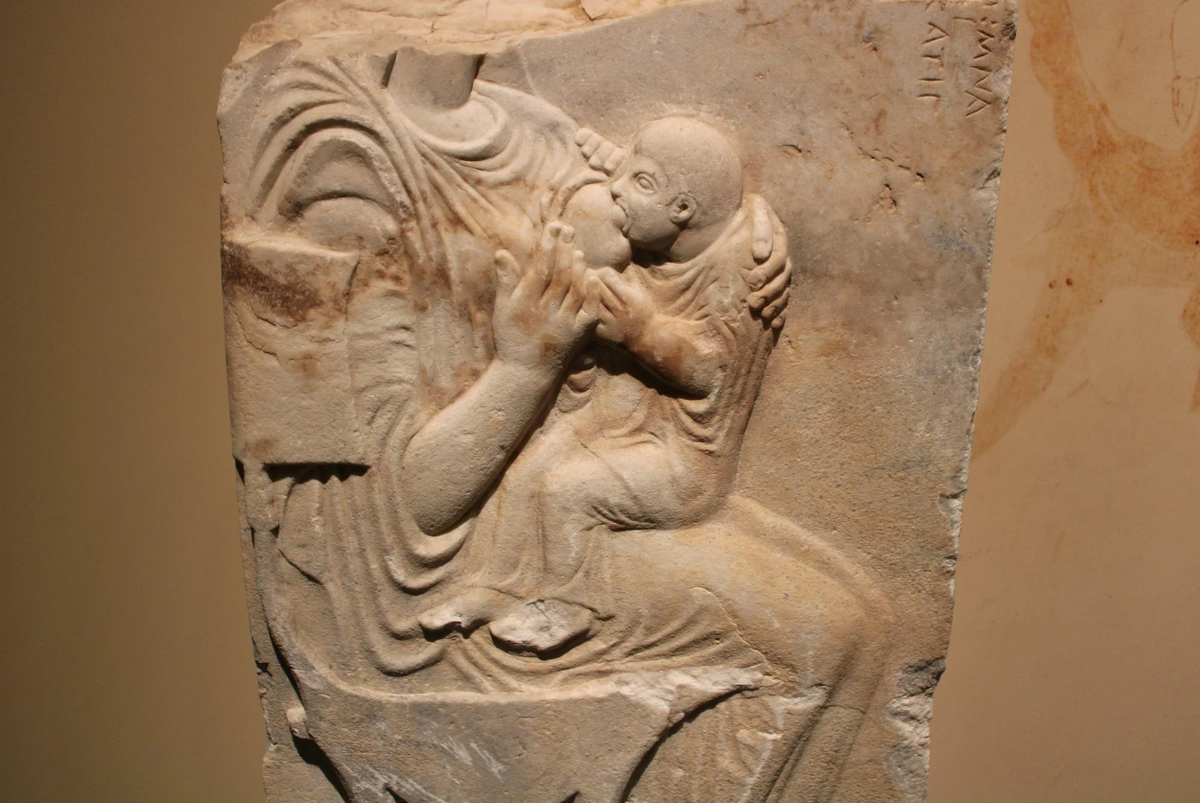 Надгробие из Фессалии. 425-400 годы до н.э. Археологический музей Ларисы, Греция.