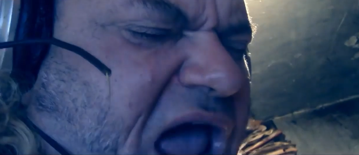 Скриншот из клипа хита "Остров".