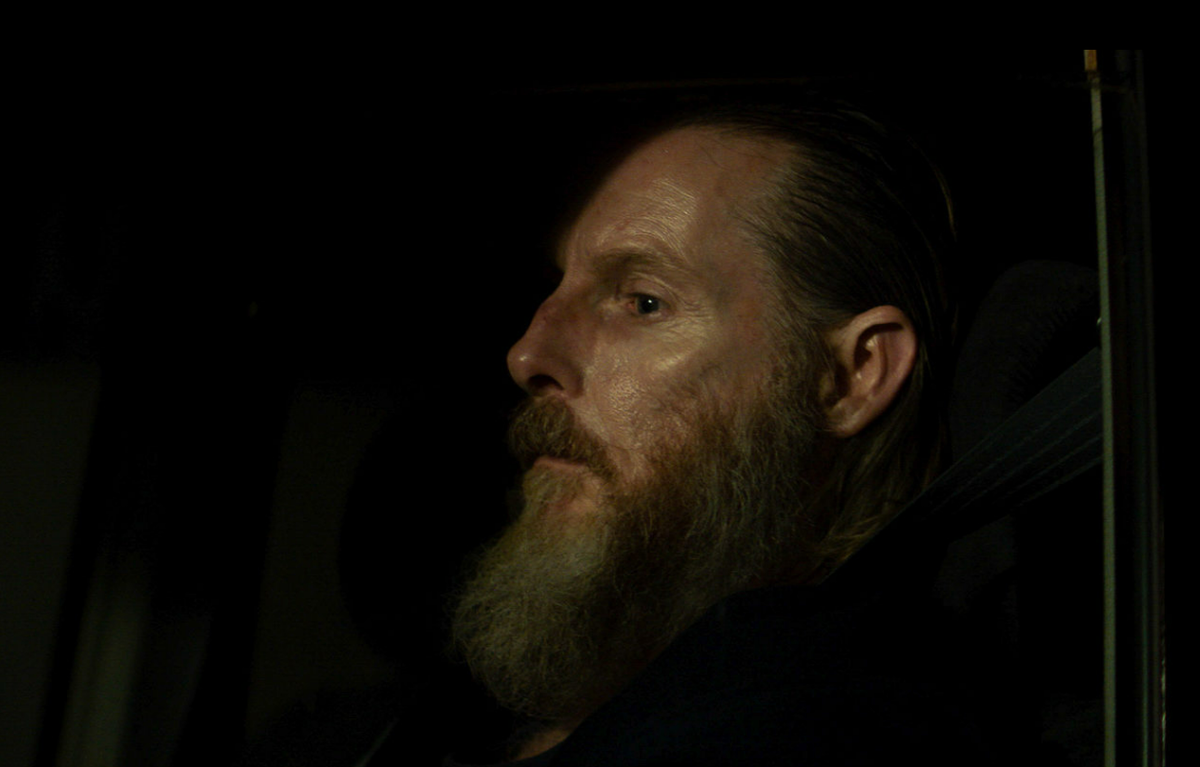 Кадр из фильма "Незнакомец" (2022)