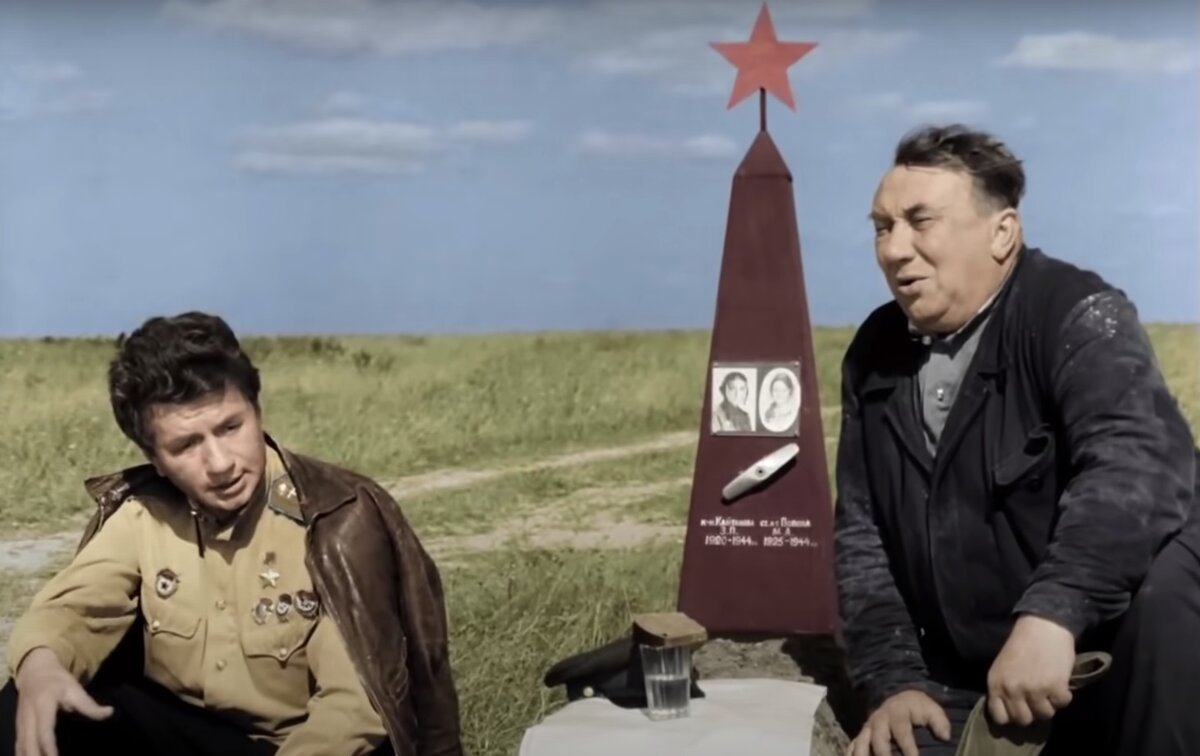 — Когда кончится война, вернемся мы сюда, пройдем по этим местам, кто остался в живых... — И позовем лучший симфонический оркестр во фраках. Выйдет дирижер, я подойду к нему и скажу... — Пусть они нам сыграют! — Нет, ты знаешь, я сам. Скажу: «Извини, маэстро, дай я!». И как врежем «Смуглянку» от начала и до конца... 
