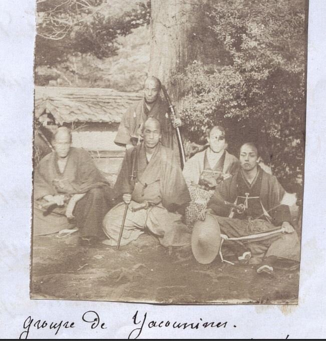 Японские якунины (фото Дю Пена). Вохможно, кто-то из них и состязался с французом.