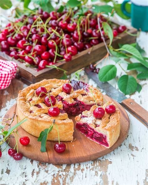 Русские люди настолько полюбили пироги и умели так мастерски их готовить, что блюдо стало частью национальных традиций.