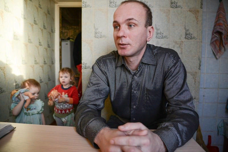 Поможем отцу, который один воспитывает семерых детей | VK Добро | Дзен