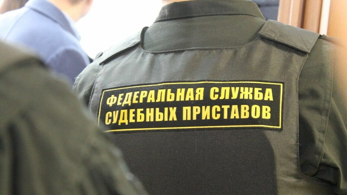     В Кировском районном отделении судебных приставов Казани задержали мужчину, пытавшегося скрыть и пронести охотничий нож в здание. Об этом сообщила пресс-служба ГУФССП России по Татарстану.