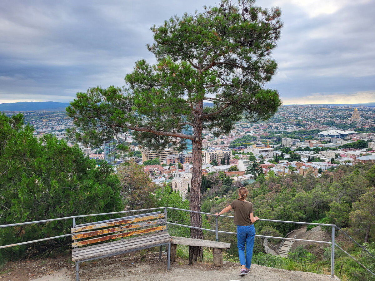 Вид на Тбилиси с горы Мтацминда