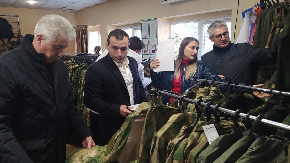     В Ставрополе провели рейды в военных магазинах, в ходе которых выявили дефицит востребованных размеров и проблемы с поставками, сообщает Дума Ставропольского края.