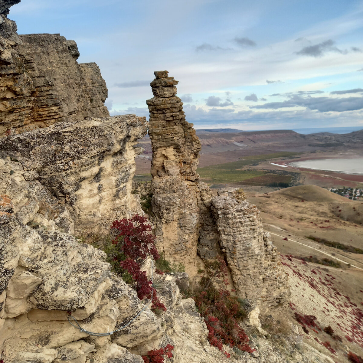 Под горой Коклюк такие красоты!!! Сторожит ее Страшила из Изумрудного города,..
