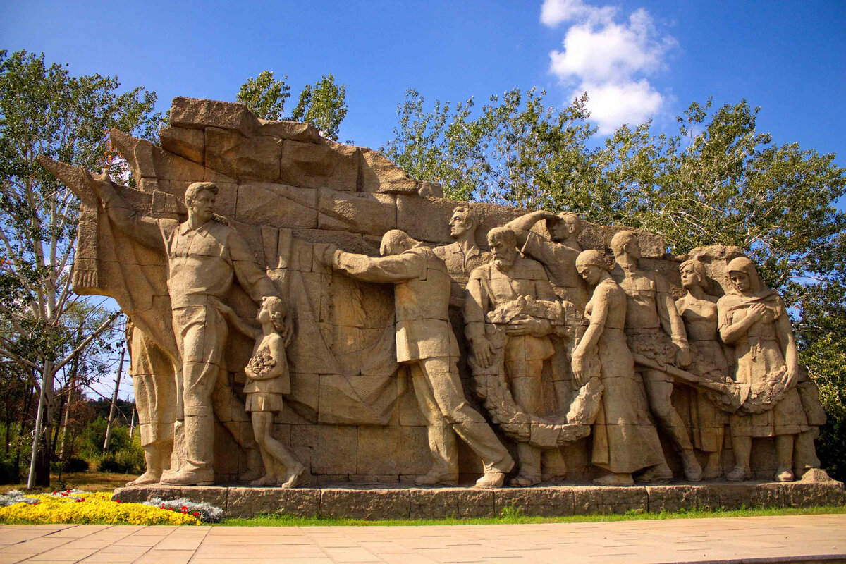 Мировые курган. Памятник Мамаев Курган в Волгограде. Мемориал комплекс Мамаев Курган. Мемориальный комплекс героям Сталинградской битвы. Памятники Мамаева Кургана Волгоград.