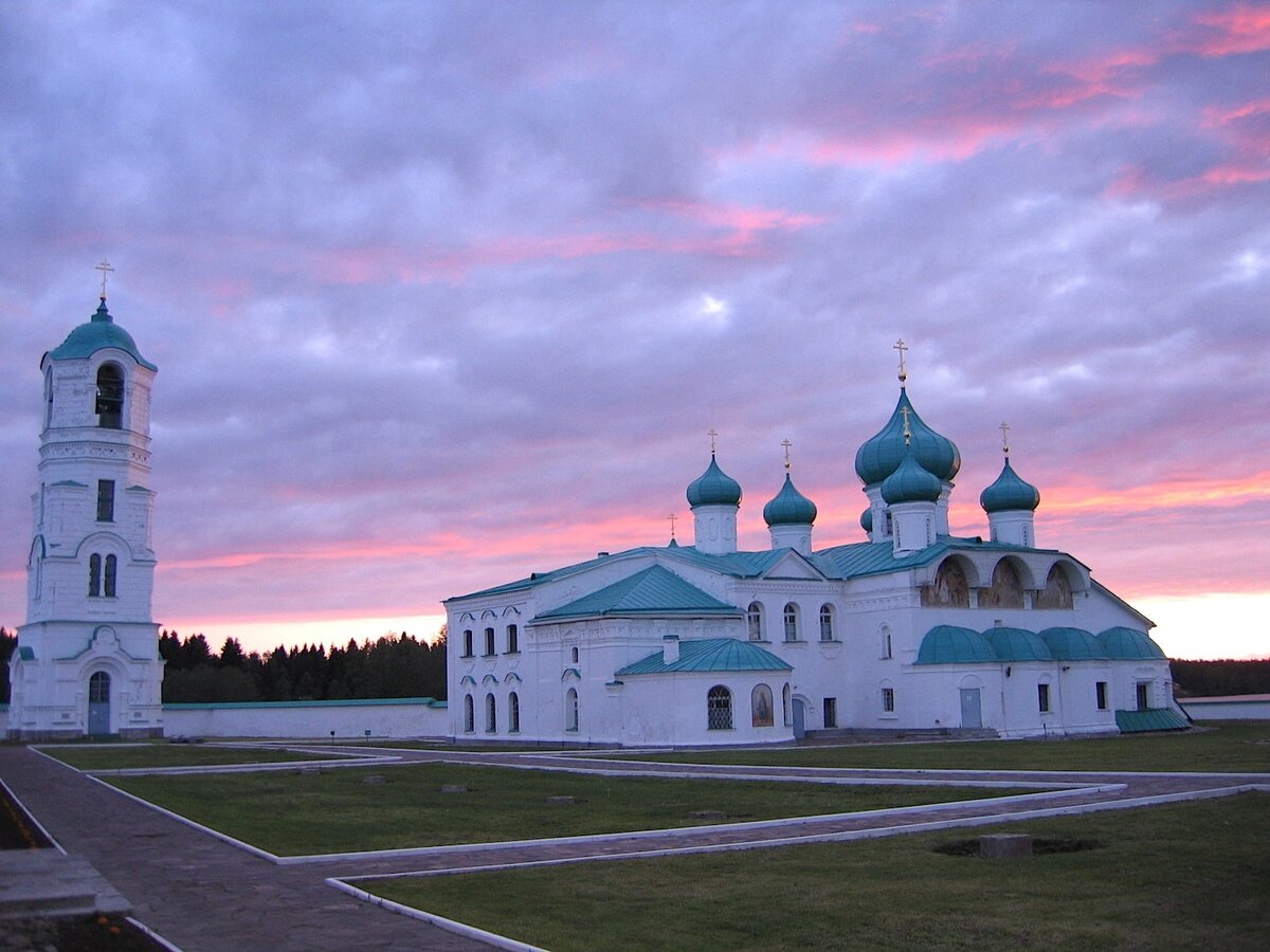 Александро Свирский монастырь ночью