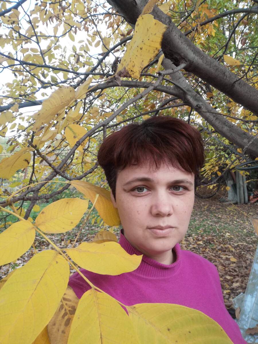 Пока я селфилась на фоне жёлтых листьев увидела, как парикмахерская по мне скучает🙄
