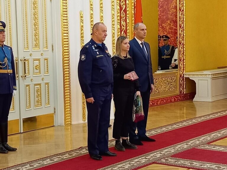    Денис Паслер и Владимир Бенедиктов вручили госнаграды семьям погибших летчиков ИЛ-76 Белов Михаил Александрович