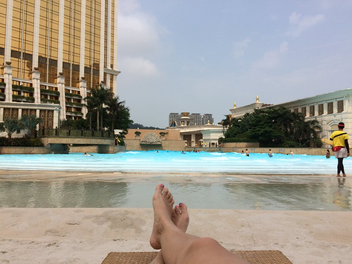 Жизнь становится жизнью ….