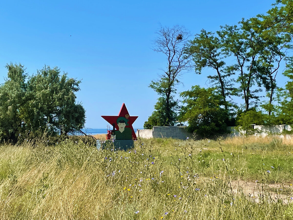 Что это за такой «диковинный» дешевый курорт Окуневка в Крыму, куда многие  боятся ехать? | Под зонтиком | Дзен