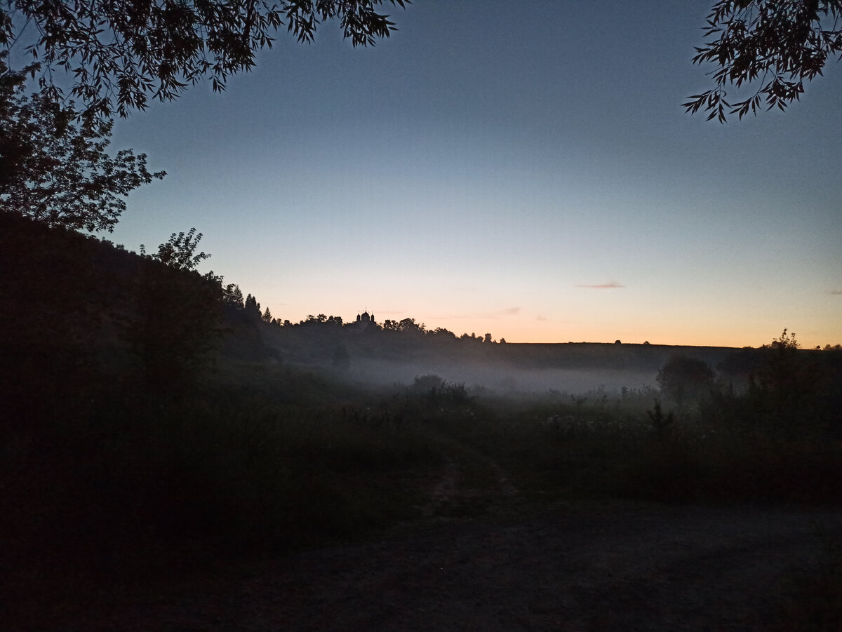 Рассвет у Троицкого Рождества Богородицы Оптиного монастыря Болхова