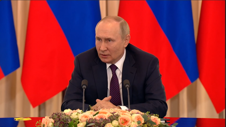 Владимир Путин отвечает на вопросы журналистов в Сочи. Фото: кадр выступления президента, сайт kremlin.ru