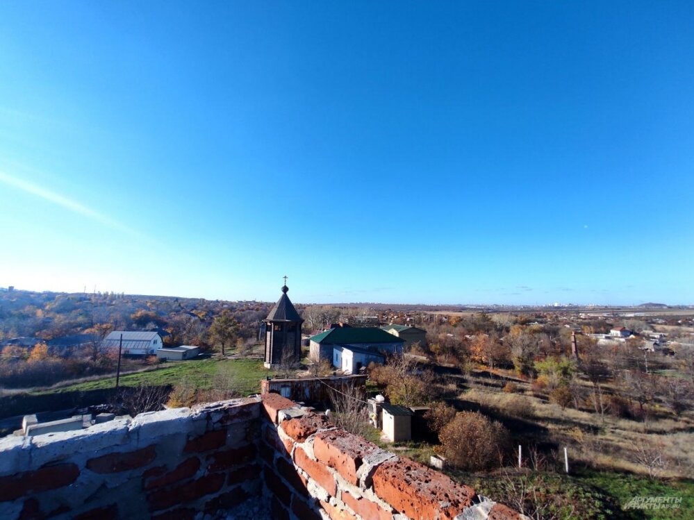    Восемь лет назад с высоты храма был виден дым боёв на юге, а колокольня стала «рабочим местом» снайпера ополченцев. Фото:  АиФ/ Евгения Мартынова