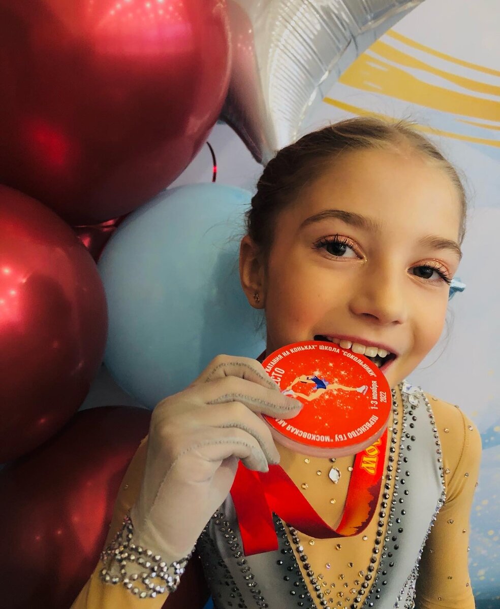 Алиса Семина 9 лет (соревнования по фигурному катанию на коньках "Школы "Сокольники"