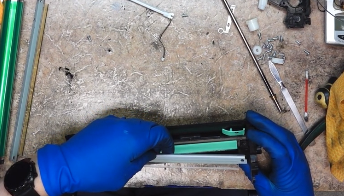 Фото 91. Устанавливаем магнитный ролик