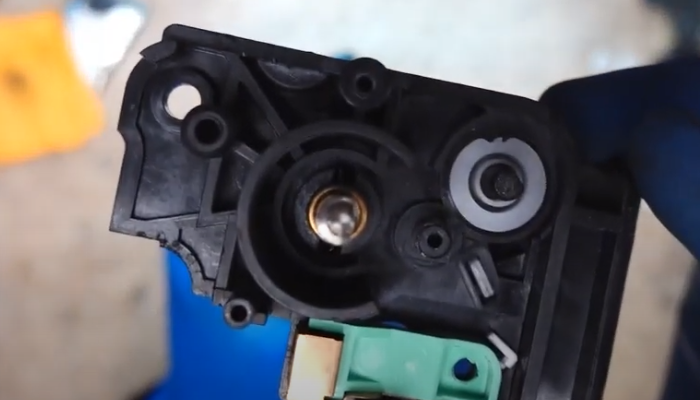 Фото 114. Устанавливаем обратно крышку