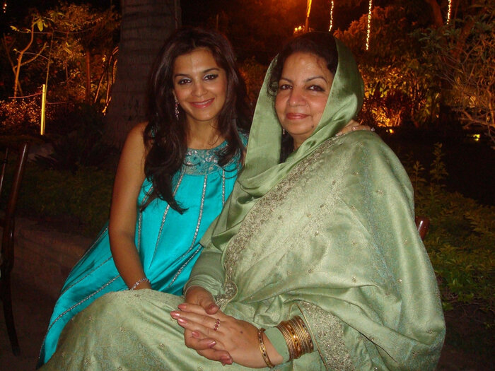 Nida Tapal & Nargis Kiani