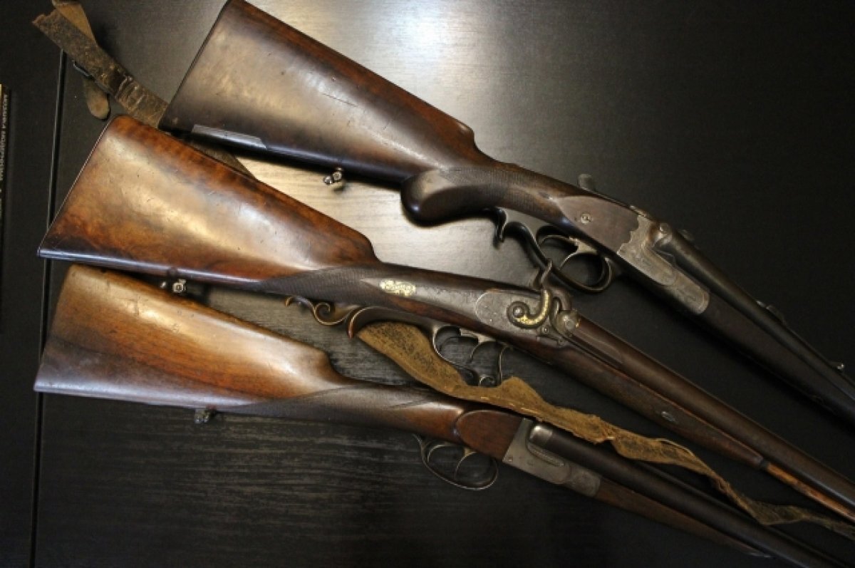    Москвич передал самарскому музею им. Алабина три уникальных ружья