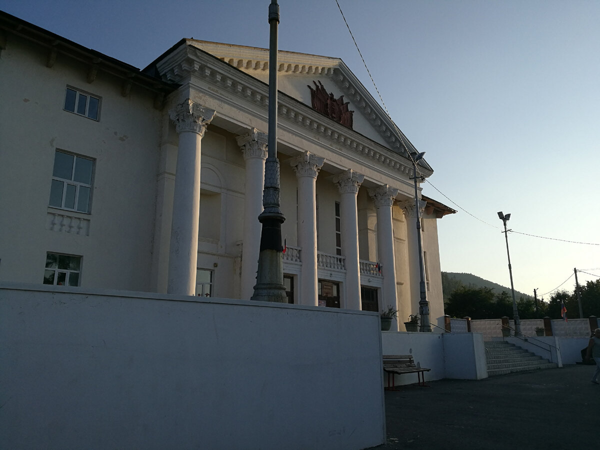 Дом культуры. Зольное. Самарская лука. Вид с Волги. Август 2022.