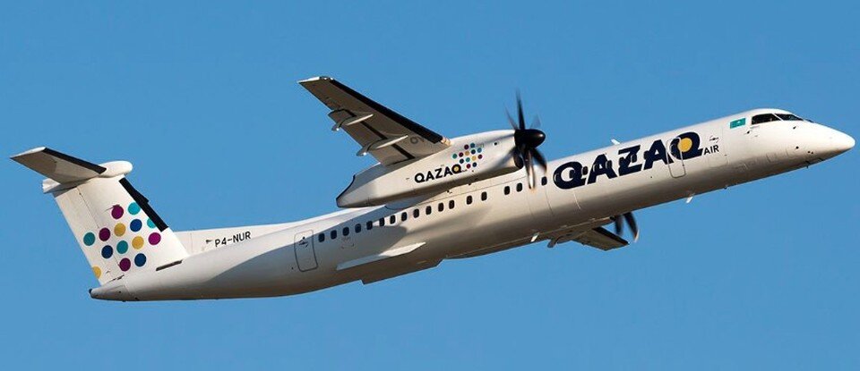     Самолет авиакомпании Qazaq Air в воздухе. Фото: flyqazaq.com