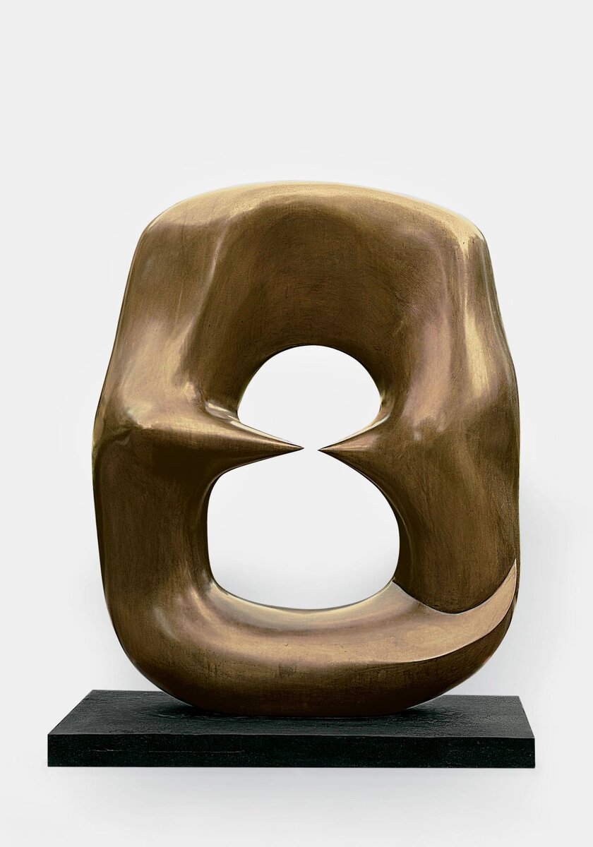 Пример работы Генри Мура. Источник: https://carnets-traverse.com/art/henry-moore-foundation-sublimes-familieres-figures-xx-siecle/