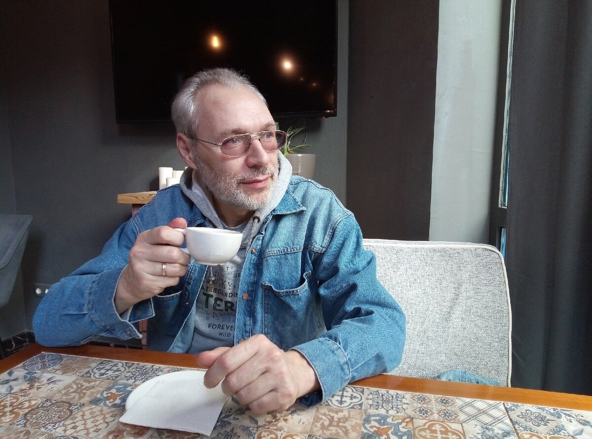 Михаил Лекс, автор рассказа, канала «Как стать счастливым?» и первого комментария.