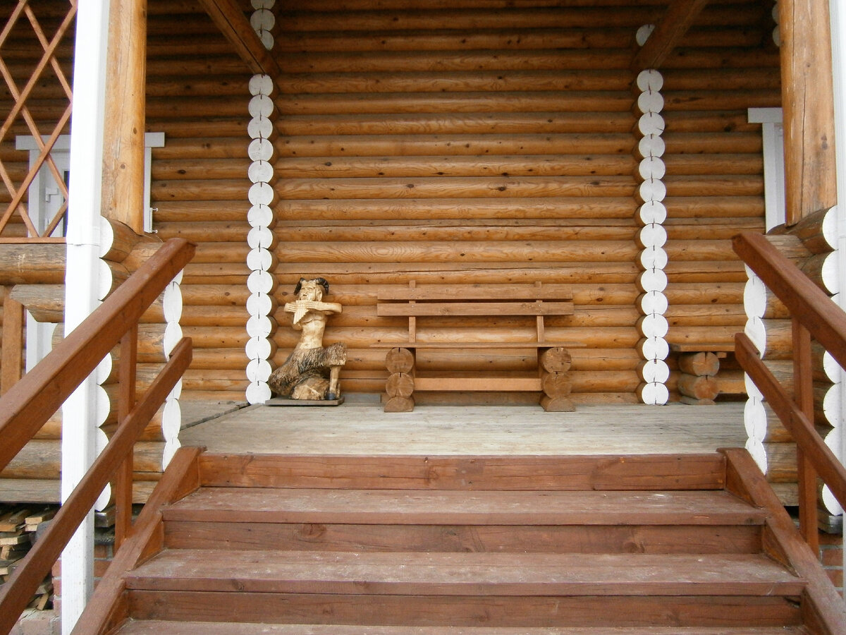 Первые лавочки.