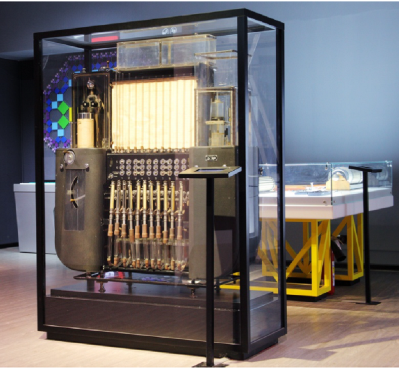 Компьютер Water Integrator Владимира Лукьянова в Московском Политехническом музее.