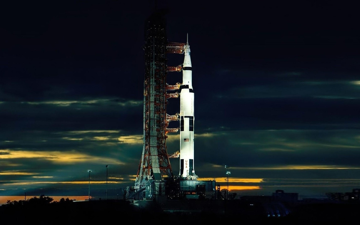Сатурн-5 на стартовом столе. Найдено в недрах интернета.