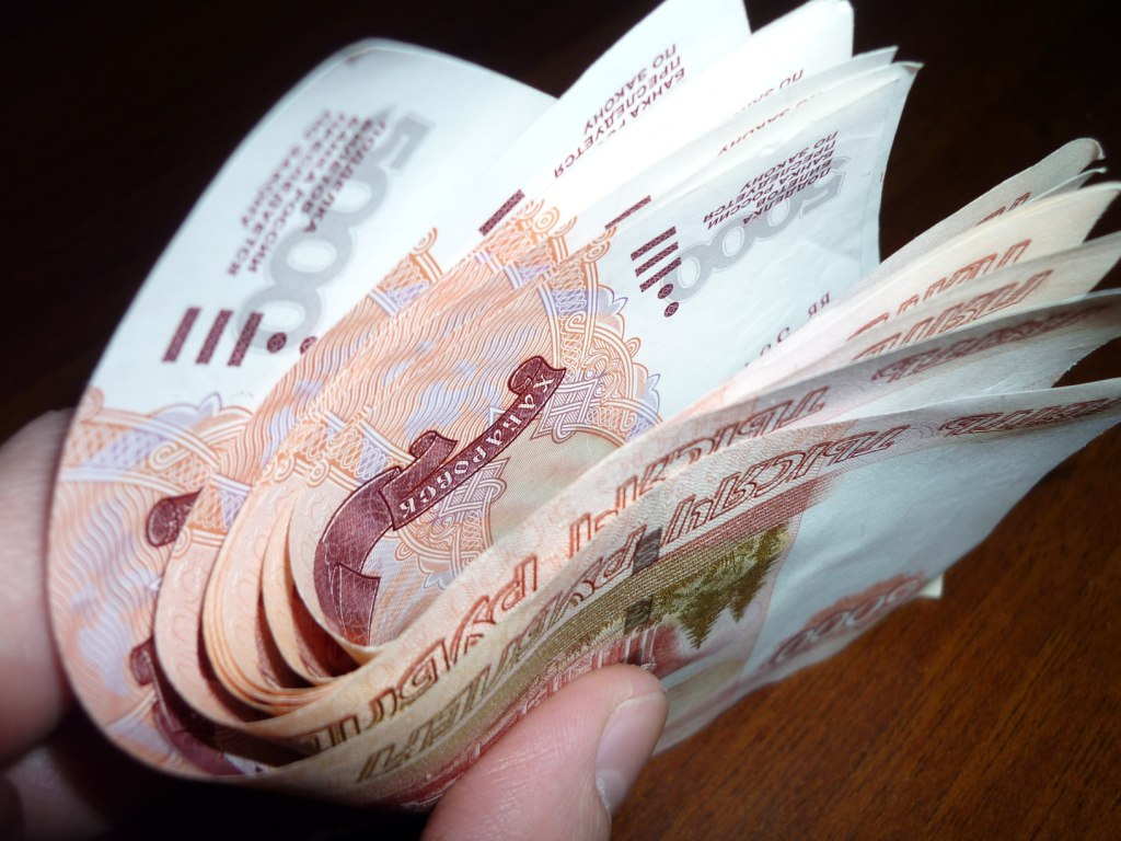 Штраф 5 000 рублей. СТО тысяч рублей в руках. 100 Тысяч рублей в руках. 30 Тысяч рублей. 40 Тысяч рублей.