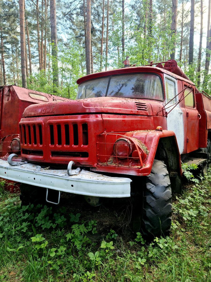 В глухом лесу нашёл крупный отстойник пожарных машин. Нет, это не  Припять🚒🚒🚒 | Не дома | Дзен