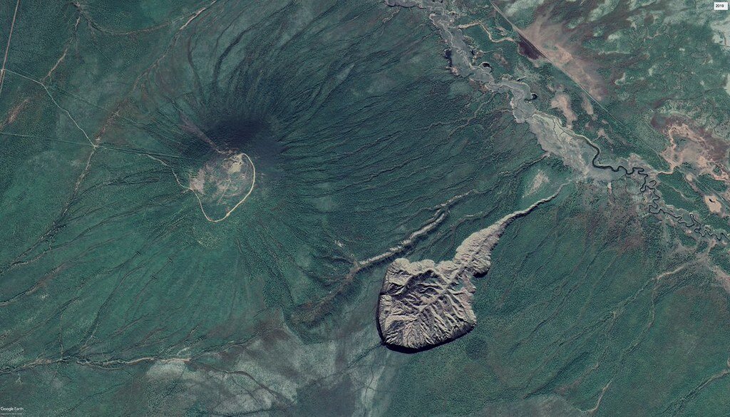 Батагайка. Батагайский кратер. Батагай Якутия кратер. Сибирский кратер Батагайка. Батагайский кратер 2022.