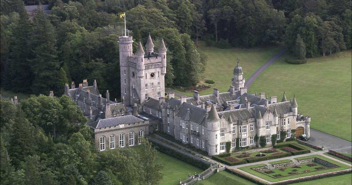 https://tvfinternational.com/assets/Uploads/_resampled/FillWyIxOTAwIiwiMTAwMCJd/Balmoral-Castle3.jpg