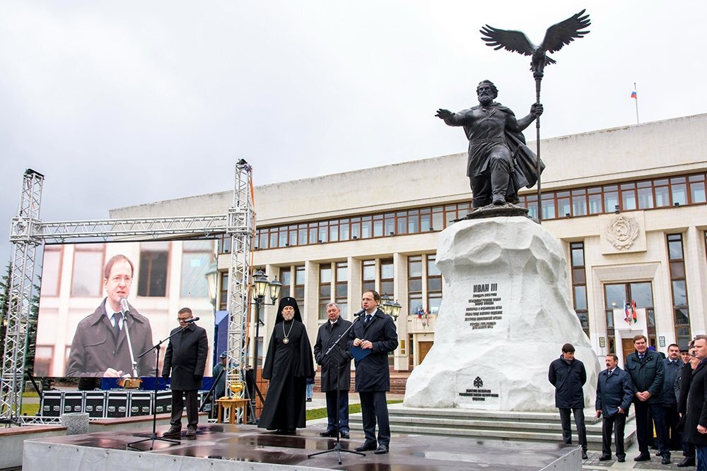 https://rg.ru/2017/11/12/reg-cfo/v-kaluge-otkryli-pervyj-v-rossii-pamiatnik-ivanu-iii.html