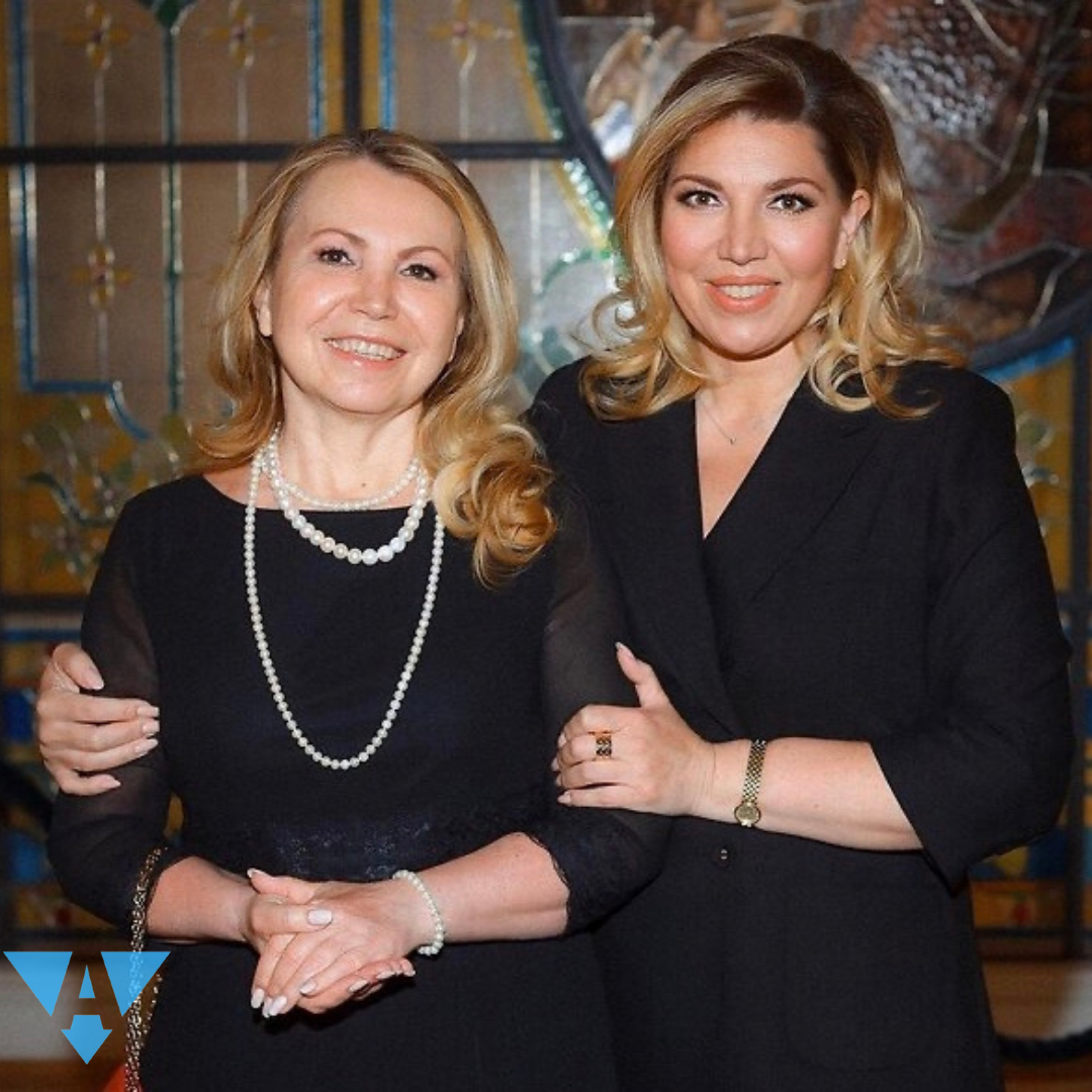 Маму Екатерины Скулкиной зовут Людмила.