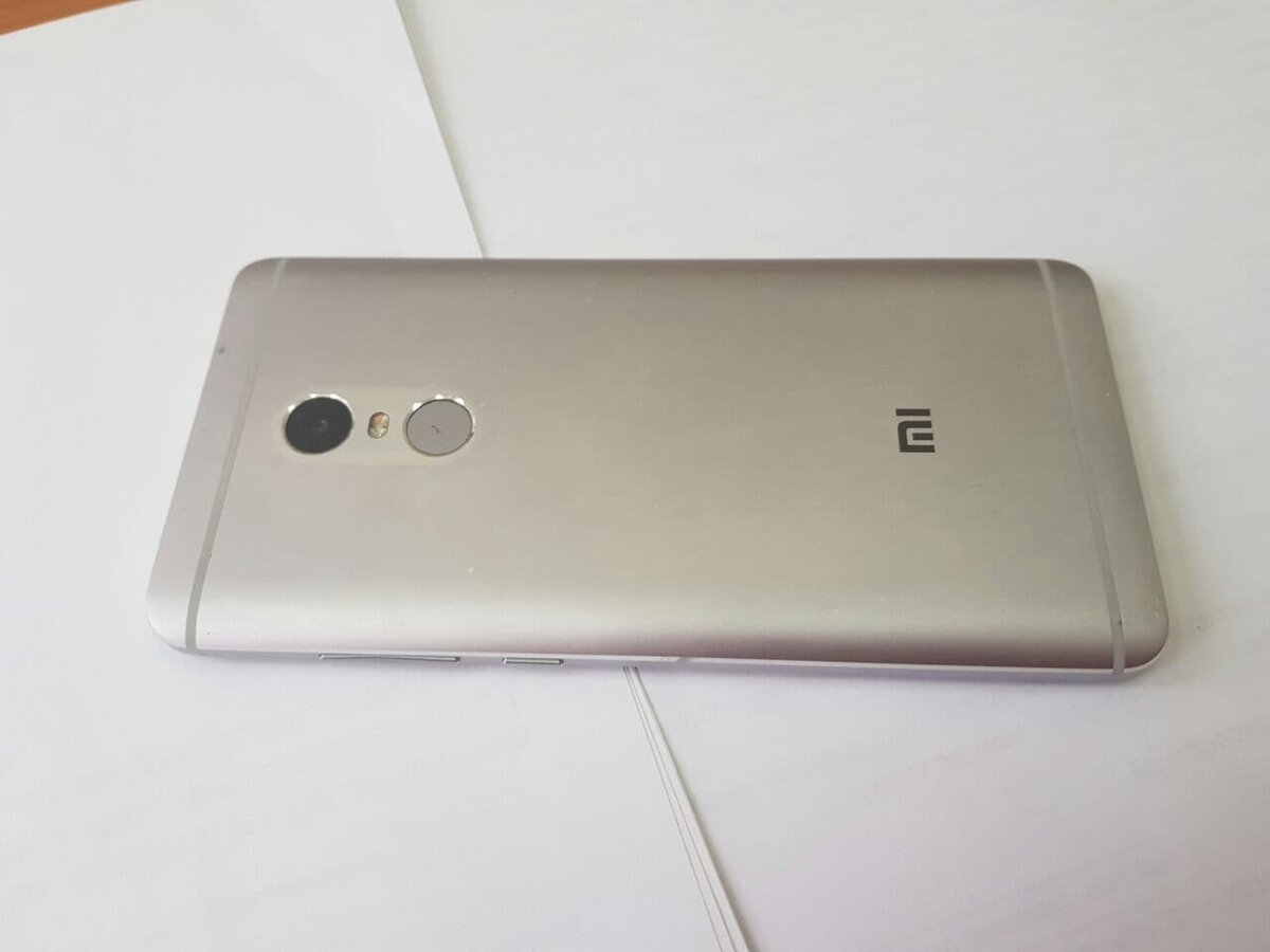 Вид сзади Xiaomi Redmi Note 4