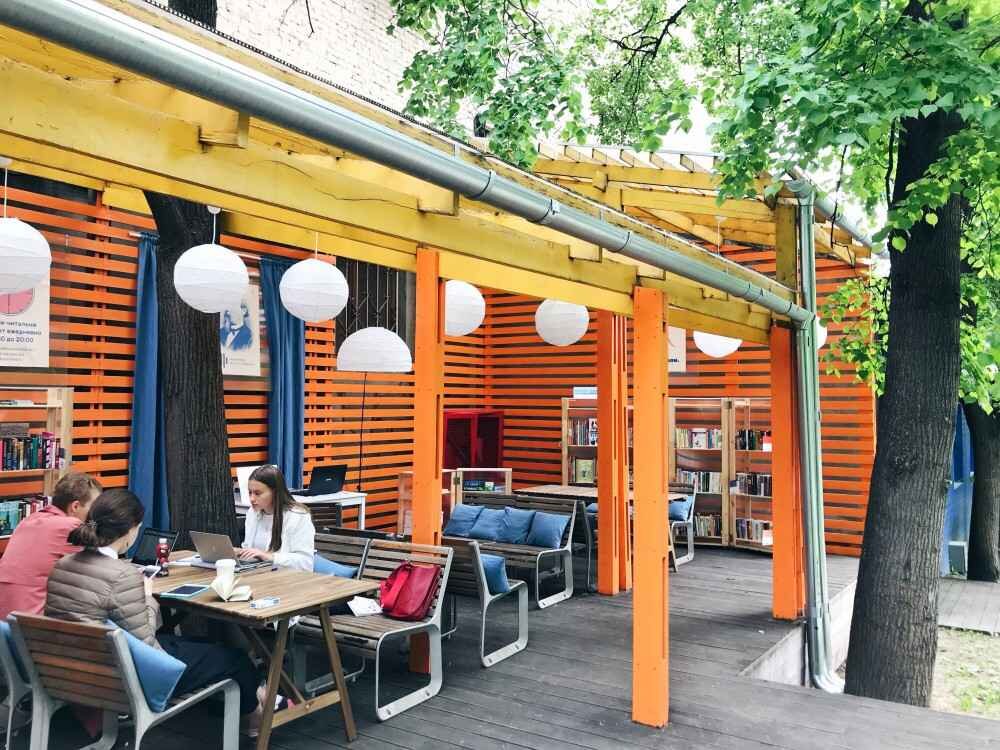 Летняя читальня Библиотеки им. Н. А. Некрасова в Саду им. Баумана 
ул. Старая Басманная, дом 11А