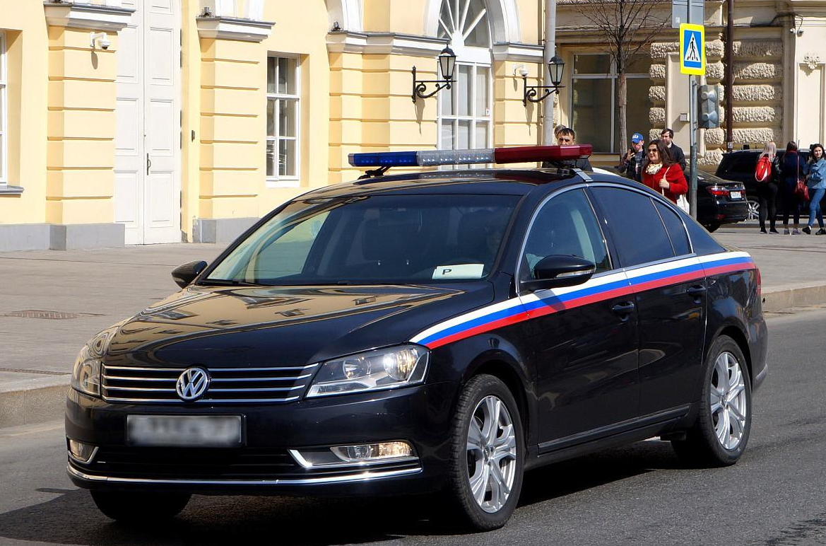 Машина с белыми мигалками. Фольксваген Пассат ДПС м2002. Volkswagen Passat Police.