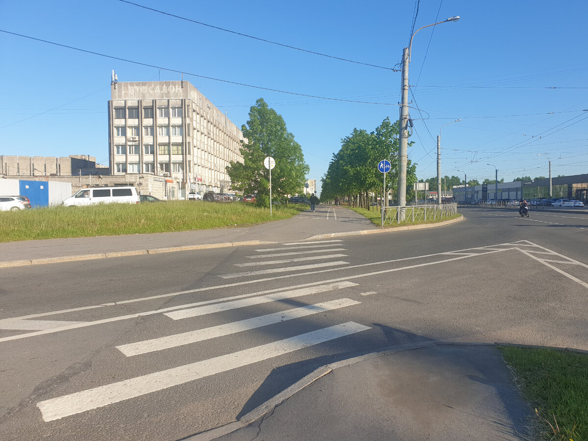 Начало велодорожки. За спиной - ст.м. Волковская