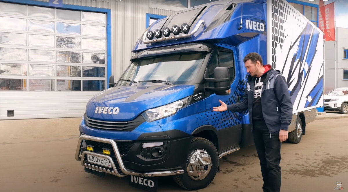 Этот Iveco Daily мы встретили случайно на парковке одного из сервисов в Подмосковье и не могли проехать мимо))