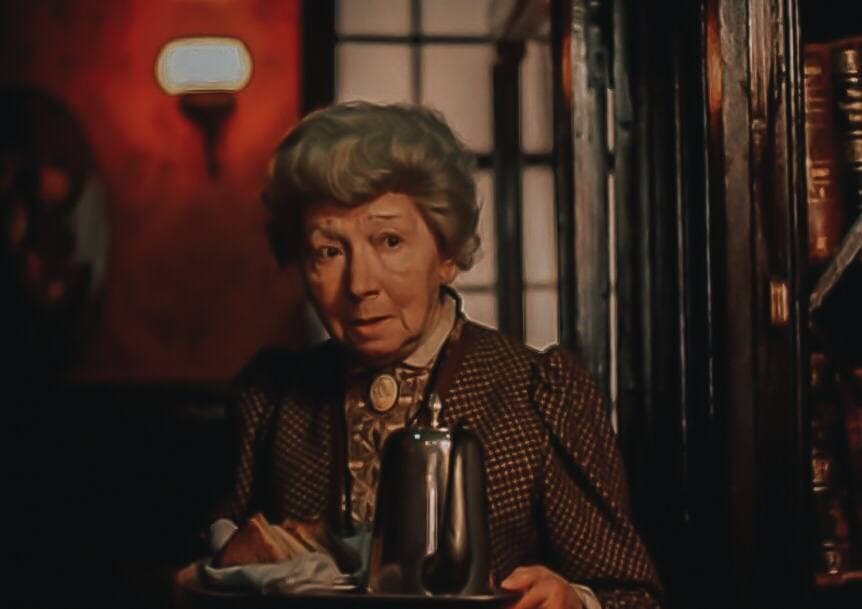 Миссис Хадсон — Рина Зеленая, кадр из сериала «Приключения Шерлока Холмса и доктора Ватсона»