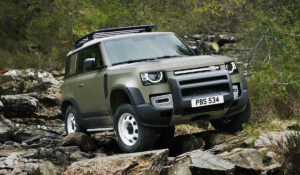 Land Rover Defender 