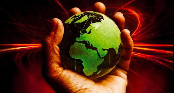 Теневые силы, стоящие за Новым Мировым Порядком (НМП) последовательно претворяют в жизнь план установления полного контроля над человечеством и ресурсами нашей планеты. Дэйвид Айк назвал этот процесс «Тотально подкрадываться на цыпочках», поскольку «они» предпринимают небольшие шаги в сторону нашего полного и несомненного порабощения.В результате, массы остаются в относительном неведении о том, что их постепенно лишают независимости, в то время как мощь спрута, известного как НМП, неуклонно растет.


